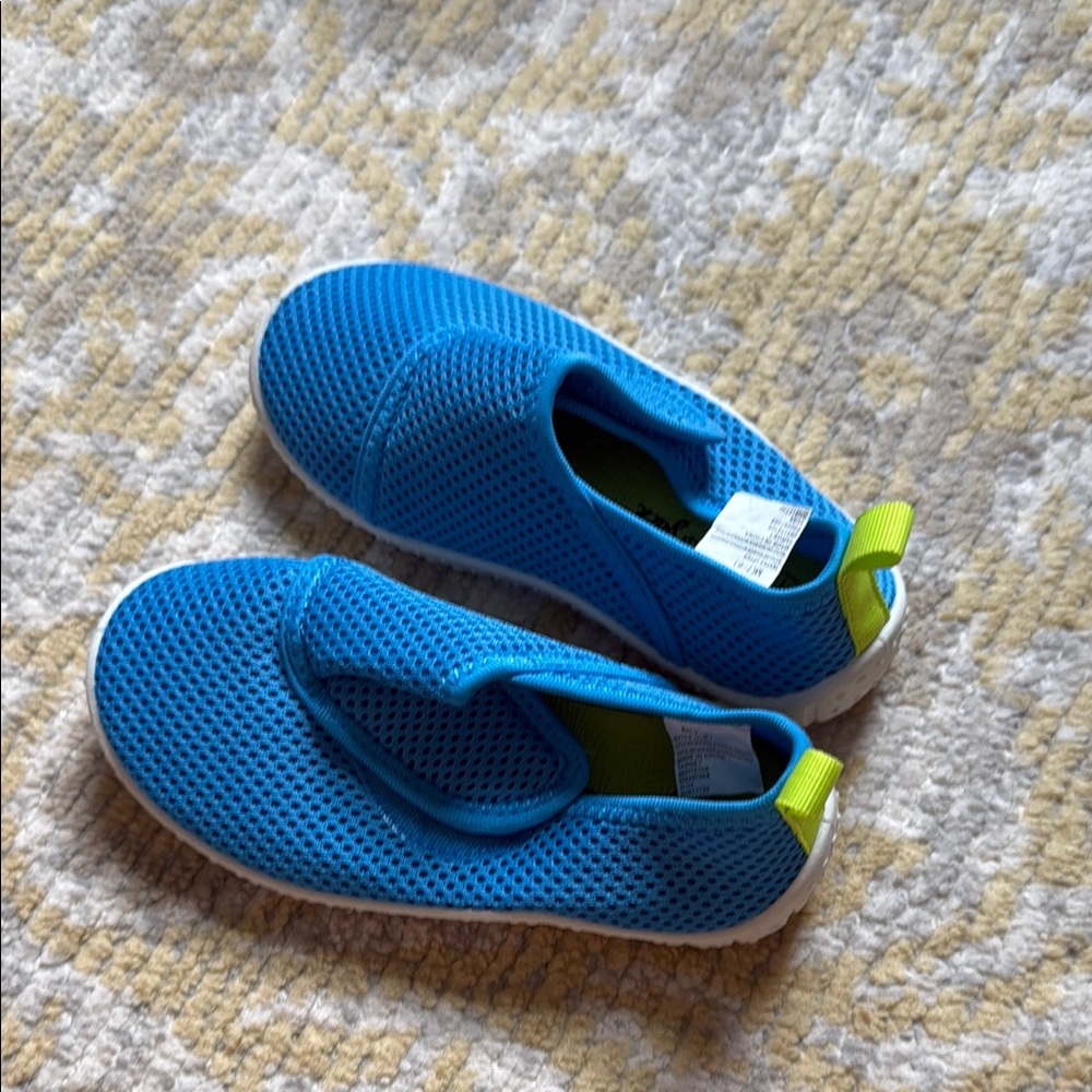 Cat and Jack water shoes